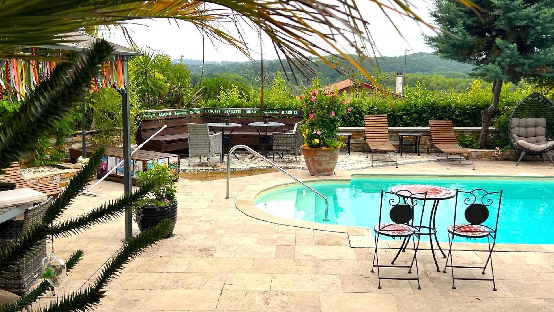 Villa Merkel - 27 Pers - 11 Chambr - 10 Wc - Piscine Anglet